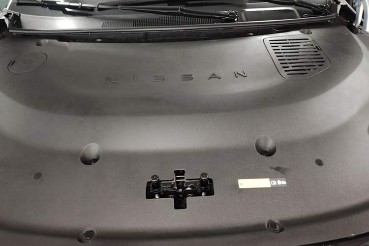 Used Nissan N7 2025 625 Max Engine Bay