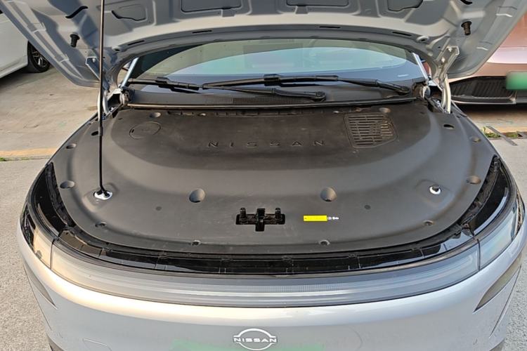 Used Nissan N7 2025 625 Max Engine Bay