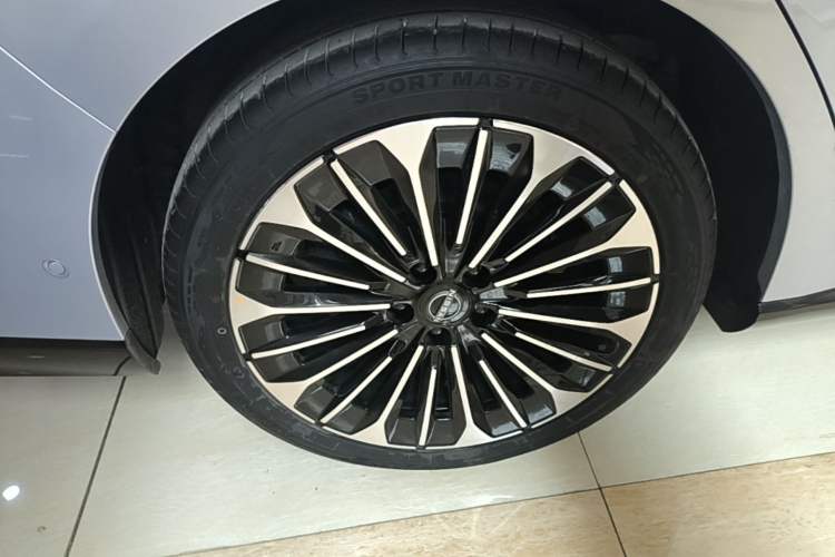 Used Nissan N7 2025 510 Max Exterior 1