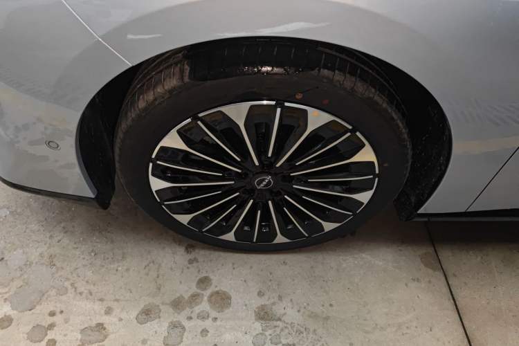 Used Nissan N7 2025 625 Max Exterior 2