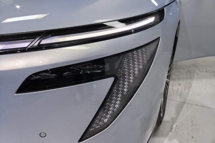 Used Nissan N7 2025 625 Max Exterior 5