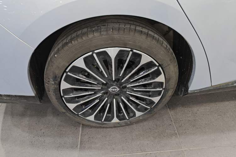 Used Nissan N7 2025 510 Pro Exterior 5