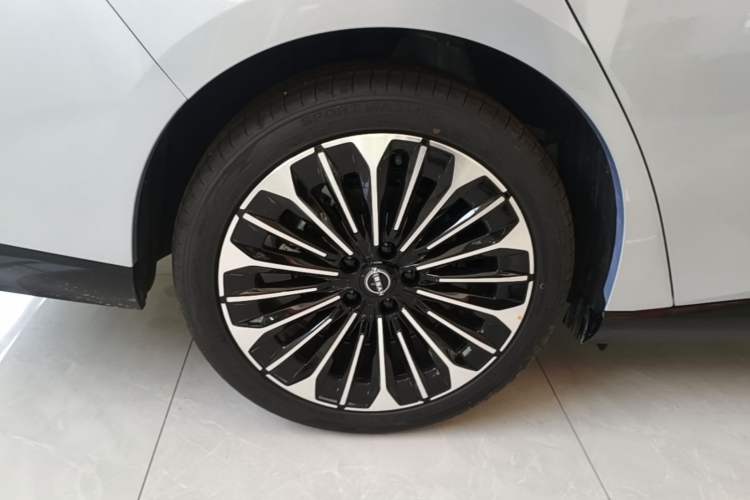 Used Nissan N7 2025 625 Pro Exterior 5