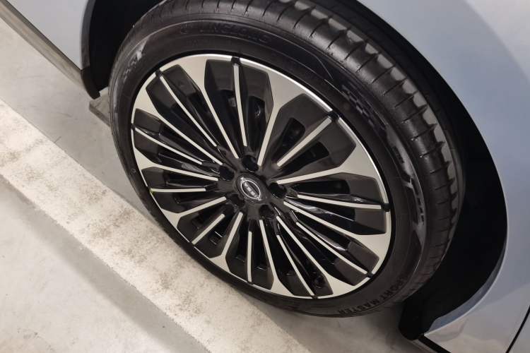 Used Nissan N7 2025 510 Pro Exterior 5