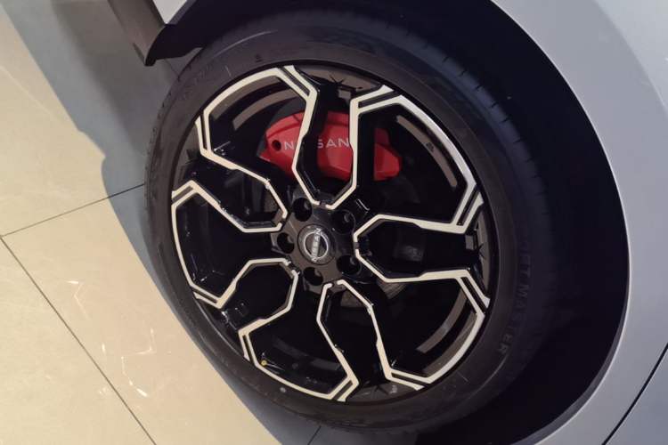 Used Nissan N7 2025 510 Max Exterior 5