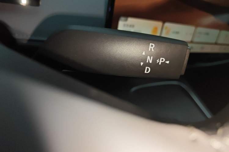 Used Nissan N7 2025 625 Max Gear Lever