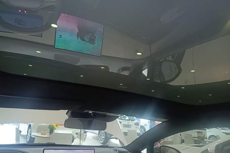 Used Nissan N7 2025 510 Max Headliner