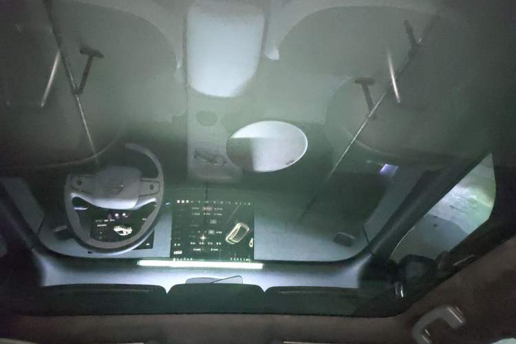 Used Nissan N7 2025 625 Max Headliner