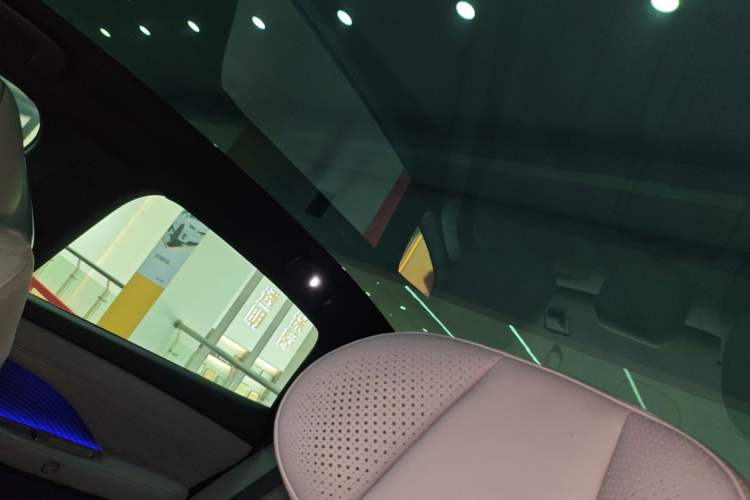 Used Nissan N7 2025 510 Max Headliner