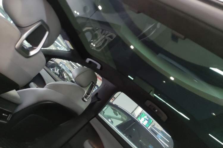 Used Nissan N7 2025 510 Max Headliner