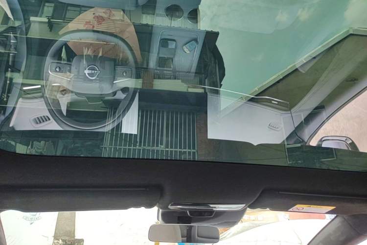 Used Nissan N7 2025 510 Max Headliner