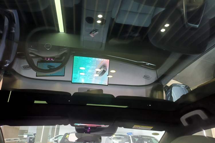 Used Nissan N7 2025 625 Max Headliner