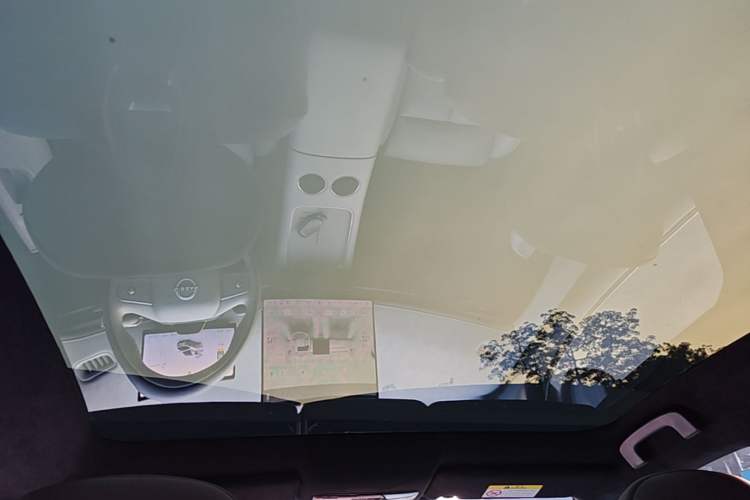 Used Nissan N7 2025 625 Max Headliner