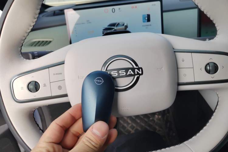 Used Nissan N7 2025 510 Max Interior 1