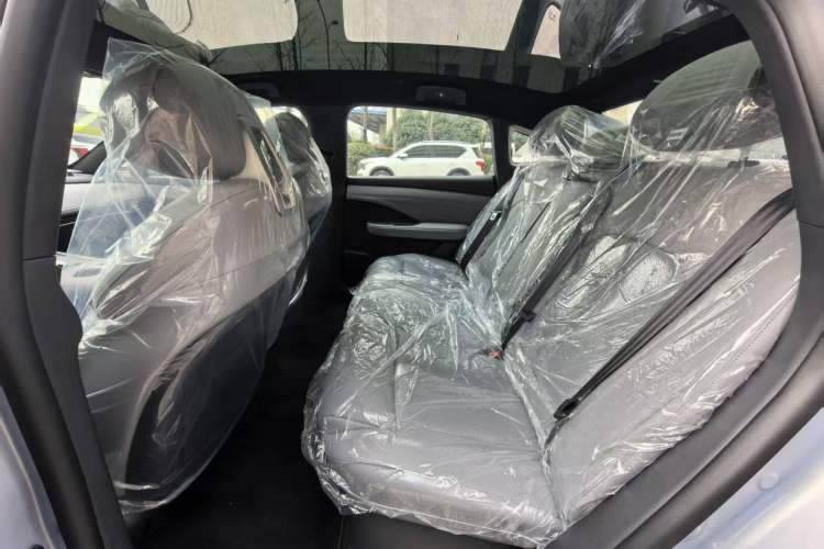 Used Nissan N7 2025 625 Max Interior 1