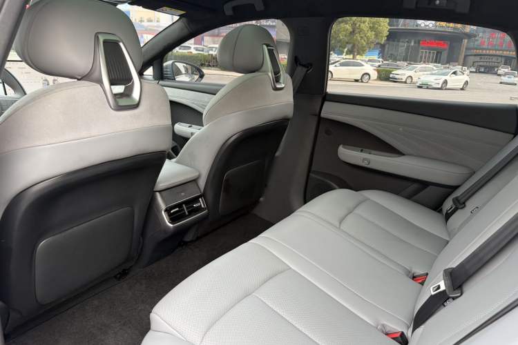 Used Nissan N7 2025 510 Max Interior 1