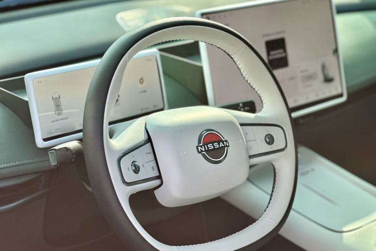 Used Nissan N7 2025 625 Pro Interior 2