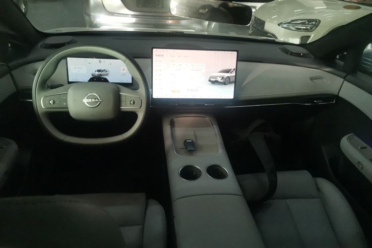 Used Nissan N7 2025 510 Max Interior 2