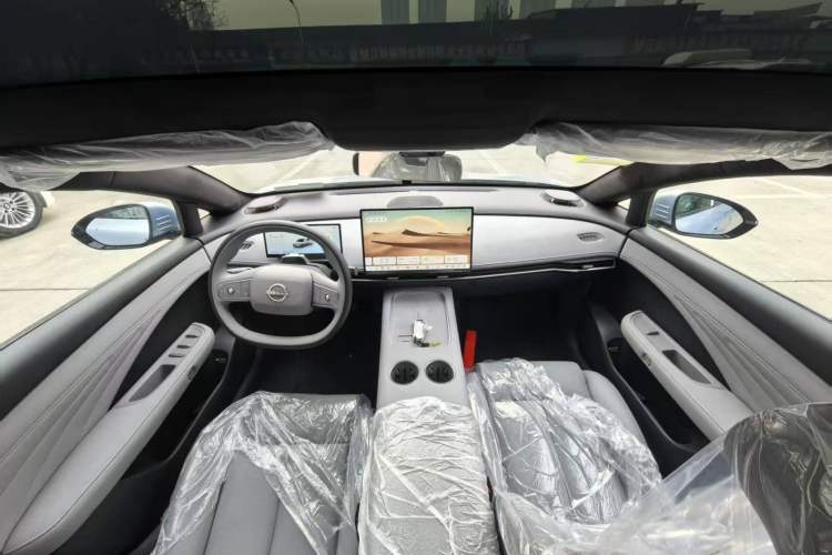 Used Nissan N7 2025 625 Max Interior 2
