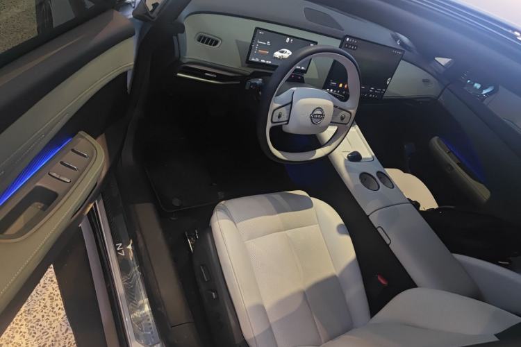 Used Nissan N7 2025 625 Max Interior 3