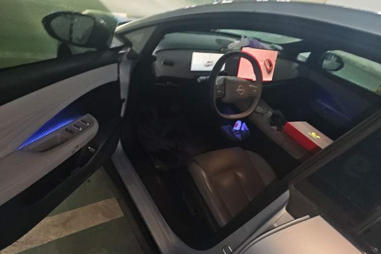Used Nissan N7 2025 625 Max Interior 3