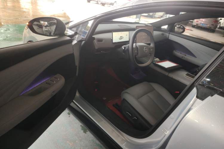 Used Nissan N7 2025 510 Pro Interior 3