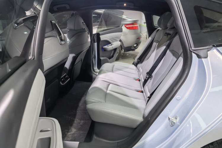 Used Nissan N7 2025 625 Max Interior 4