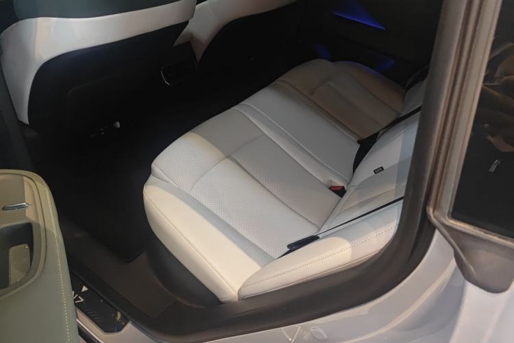 Used Nissan N7 2025 625 Max Interior 4