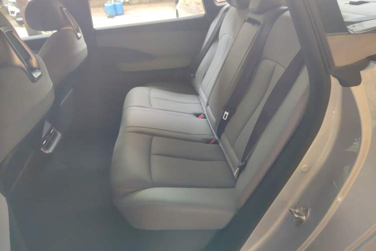 Used Nissan N7 2025 510 Max Interior 4