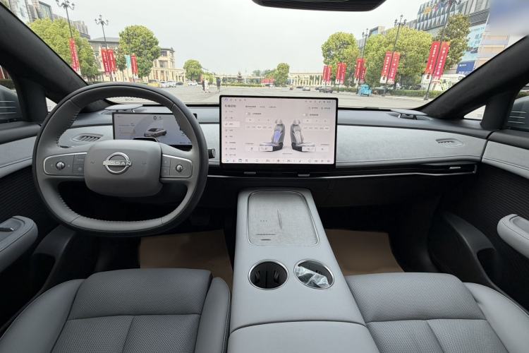 Used Nissan N7 2025 510 Max Interior 4