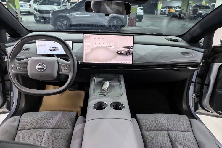 Used Nissan N7 2025 625 Max Interior 5