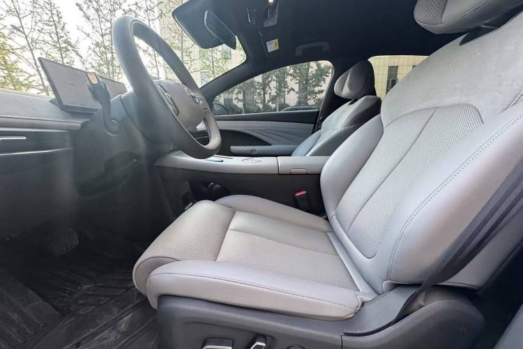 Used Nissan N7 2025 510 Pro Interior 5