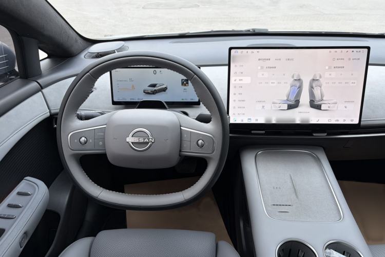 Used Nissan N7 2025 510 Max Interior 5