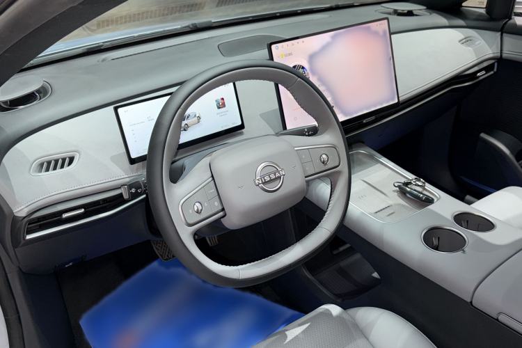 Used Nissan N7 2025 625 Pro Interior 6