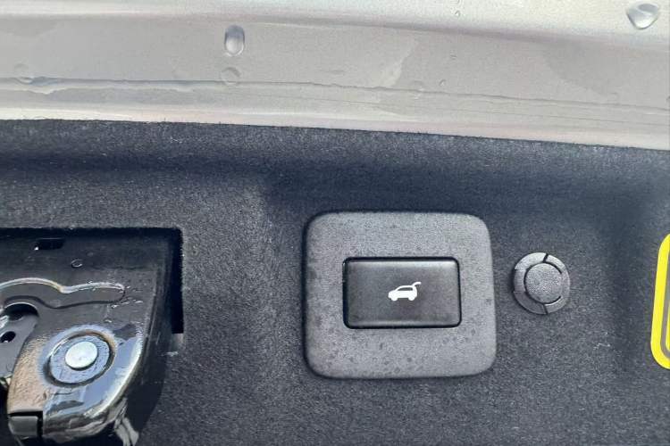 Used Nissan N7 2025 510 Pro Interior 8