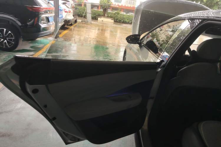 Used Nissan N7 2025 510 Pro Interior 8