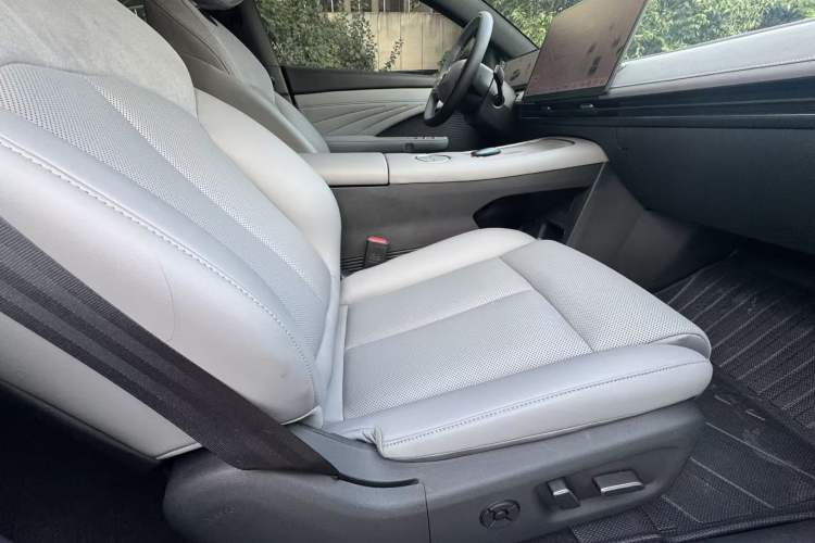 Used Nissan N7 2025 510 Pro Interior 9
