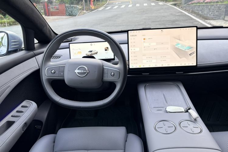 Used Nissan N7 2025 510 Max Interior 9