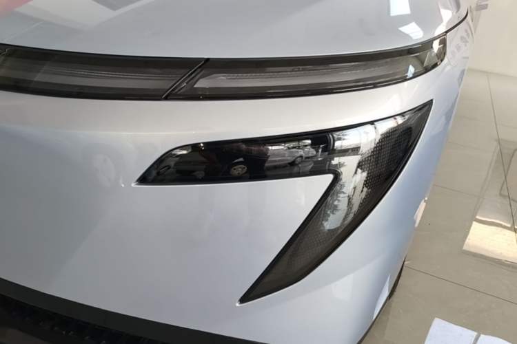 Used Nissan N7 2025 625 Pro Left Front Headlight