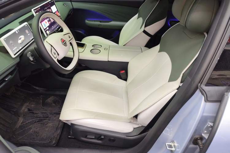 Used Nissan N7 2025 625 Pro Left Front Seat