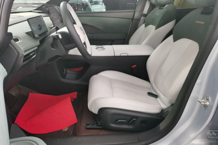 Used Nissan N7 2025 625 Max Left Front Seat