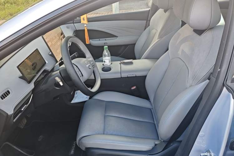Used Nissan N7 2025 625 Max Left Front Seat