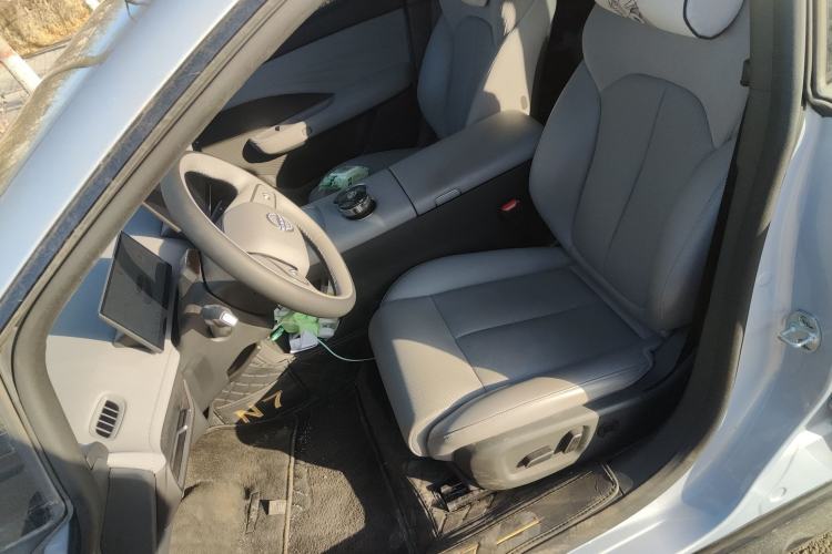 Used Nissan N7 2025 625 Max Left Front Seat