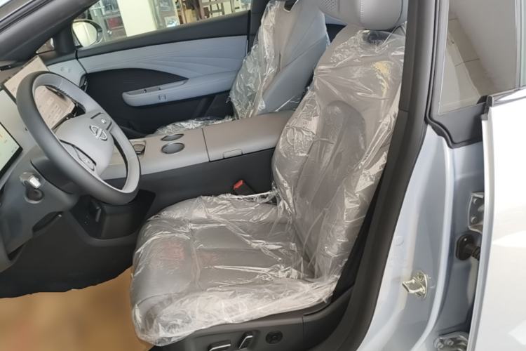 Used Nissan N7 2025 625 Pro Left Front Seat