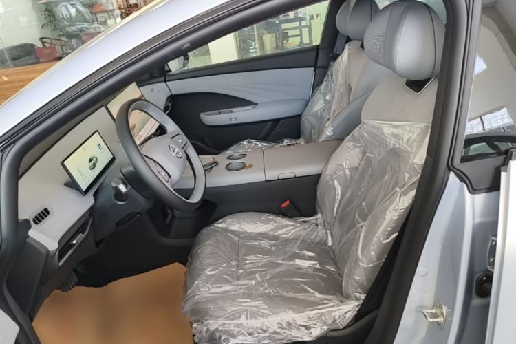 Used Nissan N7 2025 625 Pro Left Front Seat