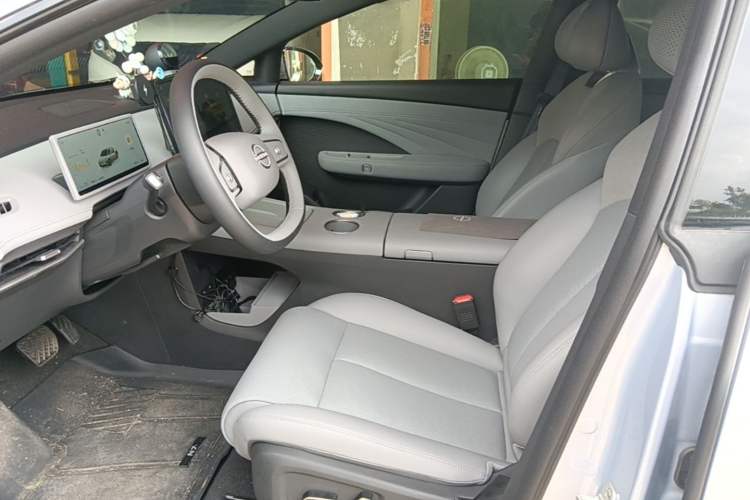 Used Nissan N7 2025 625 Pro Left Front Seat