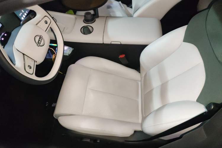 Used Nissan N7 2025 625 Max Left Front Seat