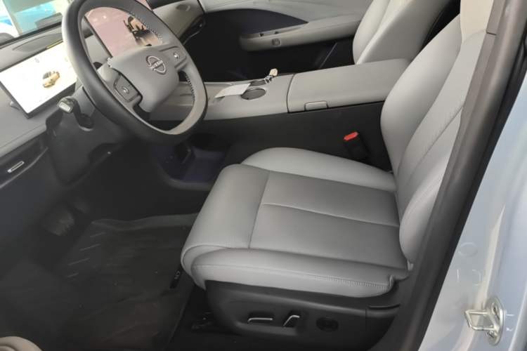 Used Nissan N7 2025 510 Max Left Front Seat