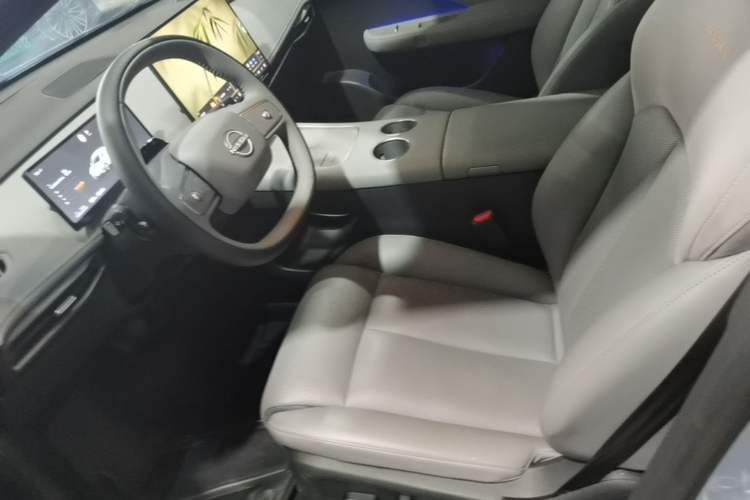 Used Nissan N7 2025 510 Max Left Front Seat