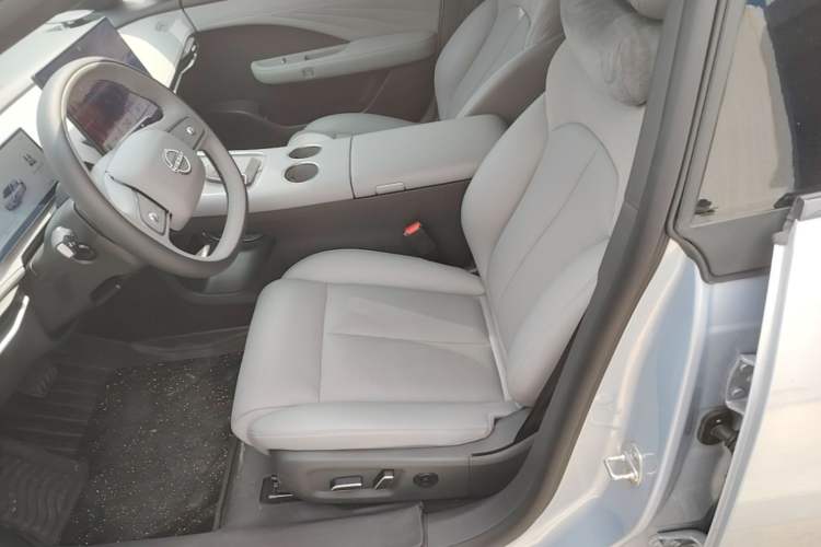 Used Nissan N7 2025 510 Max Left Front Seat